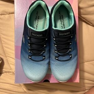 Skechers Virture Pure Radiance in Navy ombré. Size 6.5